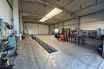 360 m² Warmhalle mit 3 Sektionaltoren, Werkstattgrube, Waschplatz m. Ölabscheider u. Fußbodenheizung zimmer