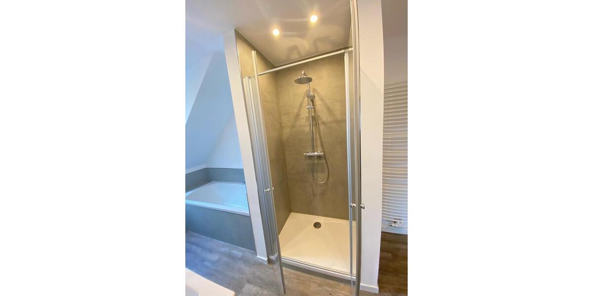 Moderne 2-Zimmer, EBK, neuem Bad, Balkon & Stellplatz 2 zimmer