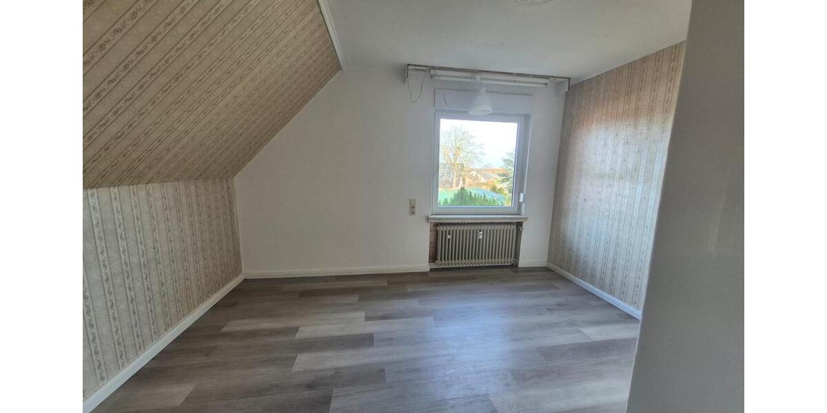 Dachgeschoßwohnung Lübbecke - 5 Zimmer, 190 m&sup2;, 950&euro; | Angebot:25265401