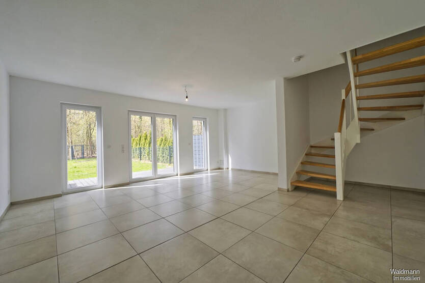 BEFRISTET bis 1226: Reihenmittelhaus mit Havelblick, Carport und Garten.