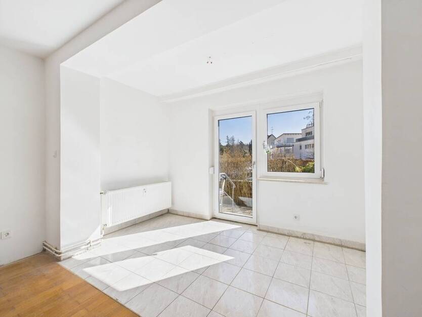 Schöne 2- Zimmer- Wohnung mit Terrasse in Obermenzing
