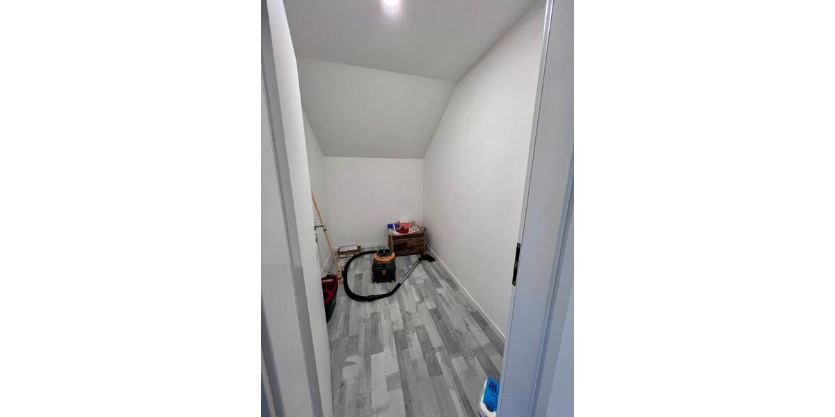 Dachgeschoßwohnung Walldorf - 3 Zimmer, 120 m&sup2;, 1.050&euro; | Angebot:24377932