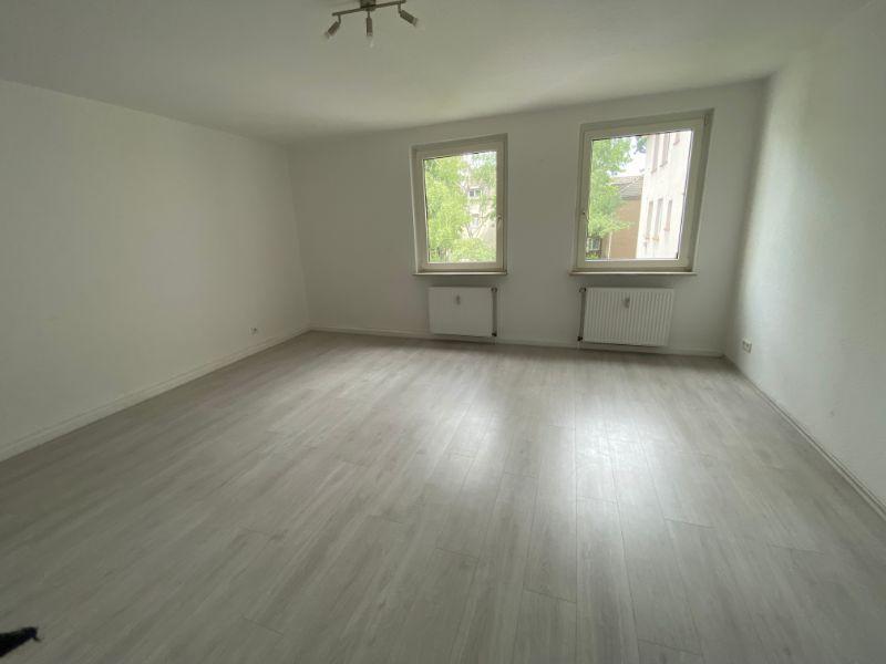 großzügige 2,5-Zimmer-Wohnung in ruhiger Lage