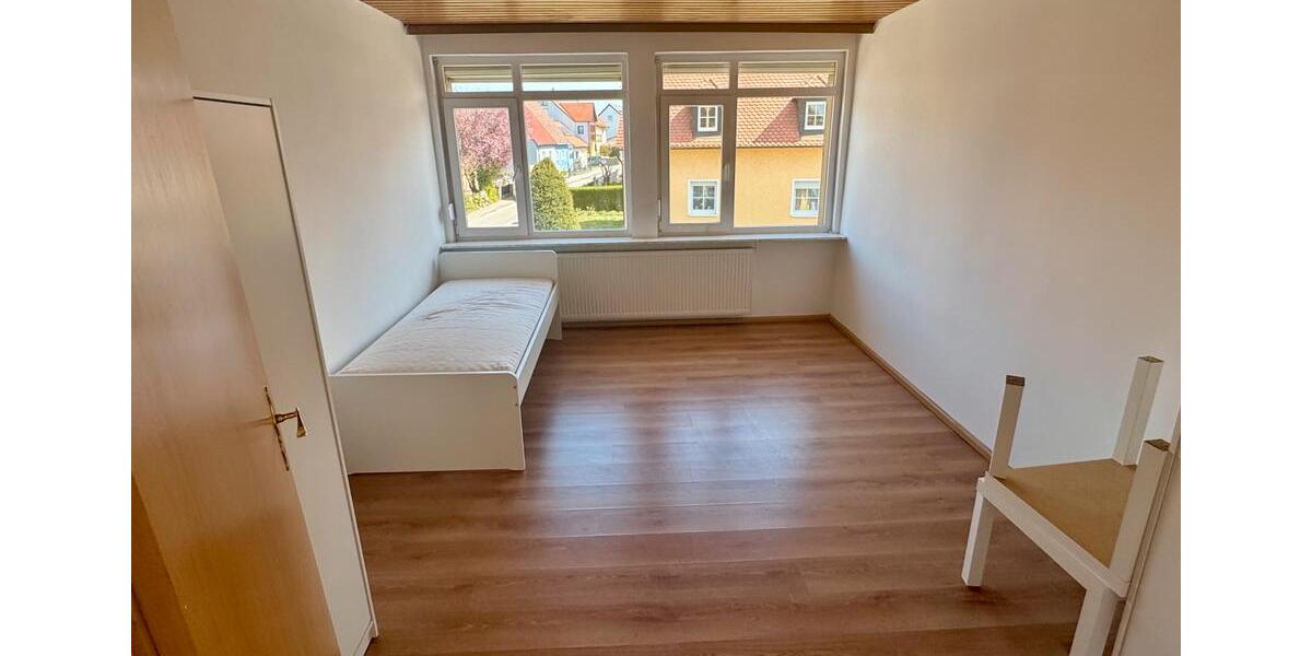 Erdgeschoßwohnung Uffenheim - 3 Zimmer, 91 m&sup2;, 820&euro; | Angebot:26123383