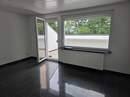 *** Tolle 3 ZKB-Wohnung mit Dachloggia ***
