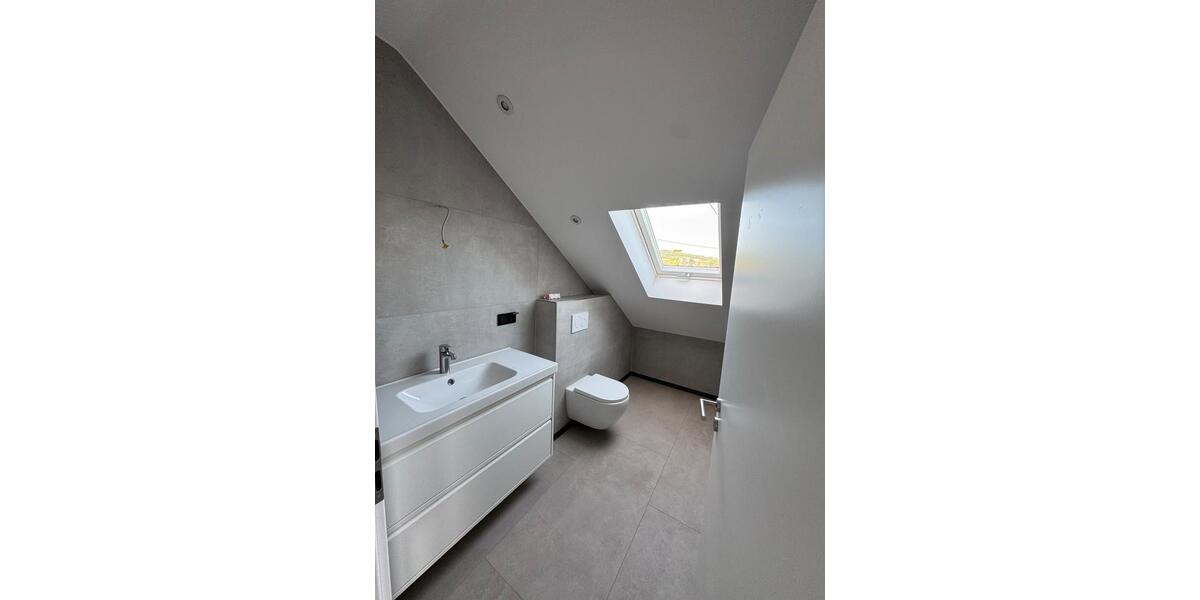 Dachgeschoßwohnung Kreuztal - 2 Zimmer, 75 m&sup2;, 750&euro; | Angebot:26691978