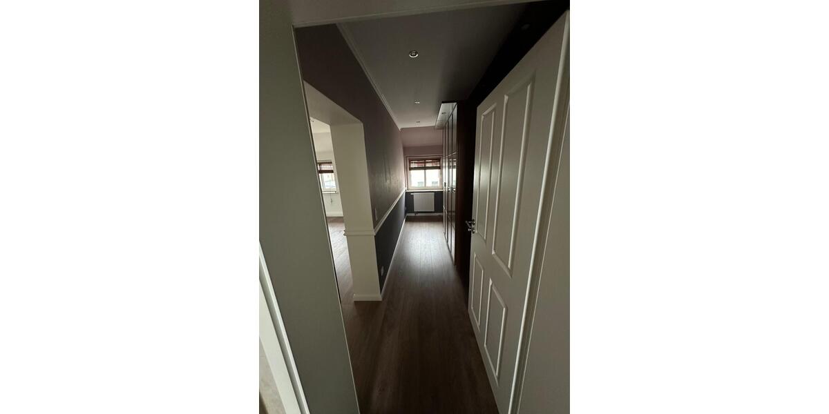 Dachgeschoßwohnung Strausberg - 5 Zimmer, 250 m&sup2;, 2.250&euro; | Angebot:25044276