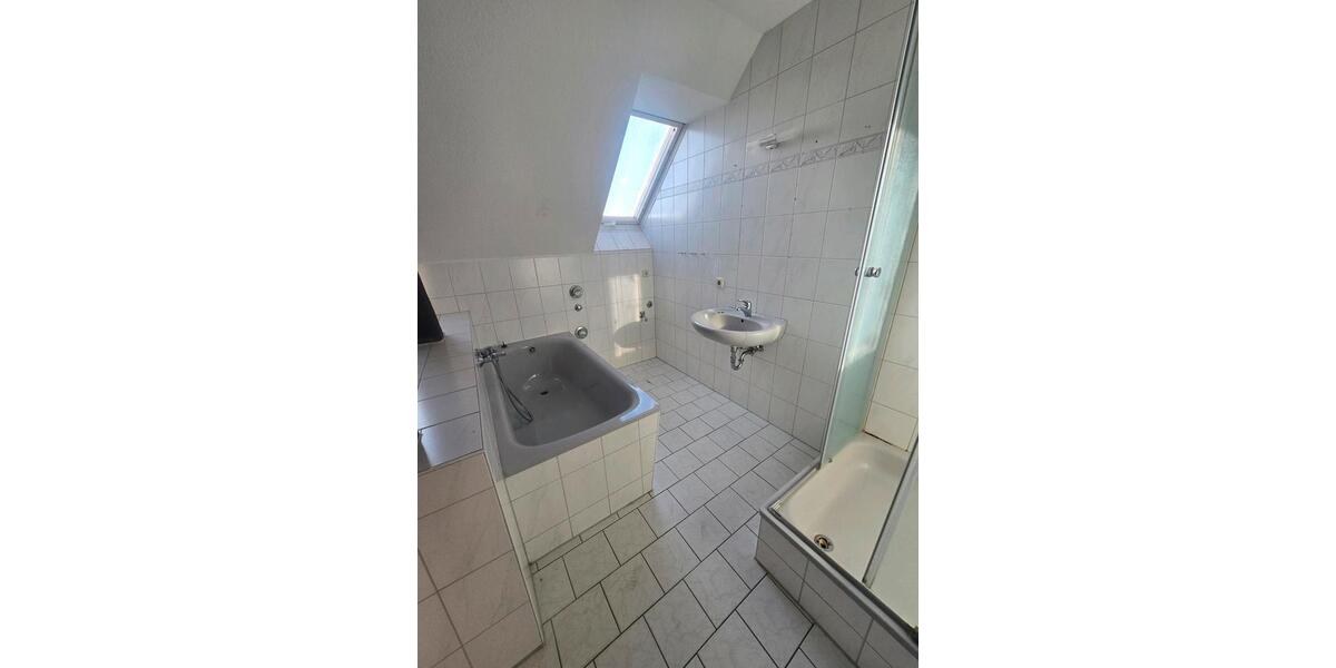 Dachgeschoßwohnung Genthin - 3 Zimmer, 90 m&sup2;, 680&euro; | Angebot:26226986