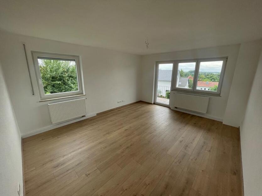 Erstbezug nach Sanierung: Stilvolle 3-Zimmer-AltbauWohnung