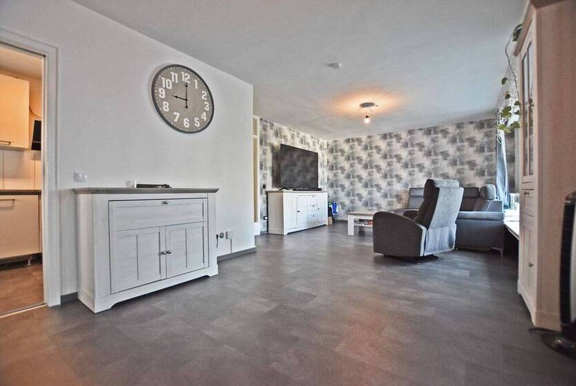 Helle 3,5-Zimmer-Wohnung mit großem Wintergarten und Privatgarten in ruhiger Lage