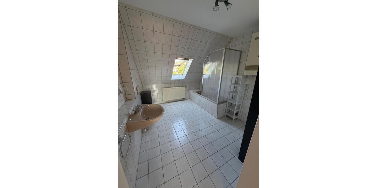 Dachgeschoßwohnung Zeitz - 2 Zimmer, 330&euro; | Angebot:23202480