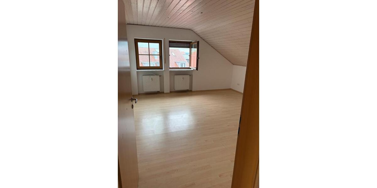 Dachgeschoßwohnung Allersberg Eismannsdorf - 3 Zimmer, 80 m&sup2;, 700&euro; | Angebot:26481230