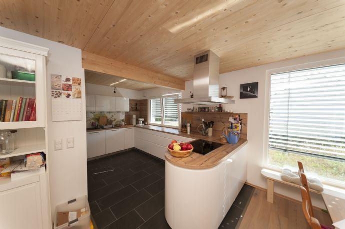 MIETKAUF MÖGLICH: Idyllisch im Grünen am Ortsrand: Großzügige 4-Zimmerwohnung mit großem Balkon in Konstanz-Dettingen I 95-145m2 zimmer