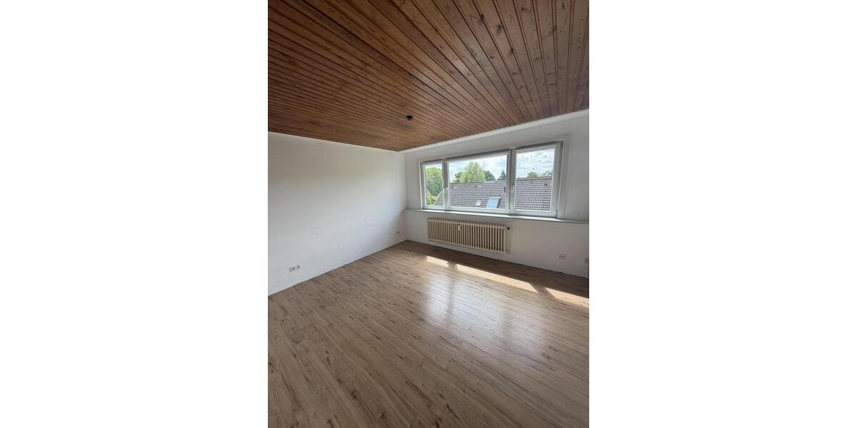 Dachgeschoßwohnung Henstedt-Ulzburg Ulzburg - 4 Zimmer, 60 m&sup2;, 550&euro; | Angebot:26638450