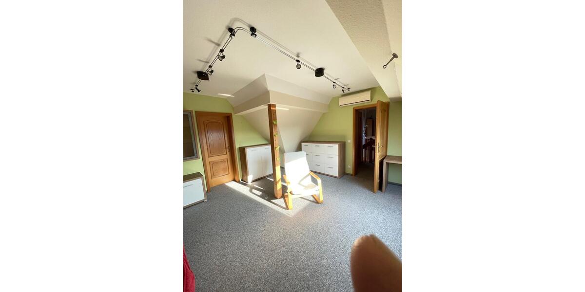 Dachgeschoßwohnung Erfurt Daberstedt - 5 Zimmer, 167 m&sup2;, 1.665&euro; | Angebot:24866952