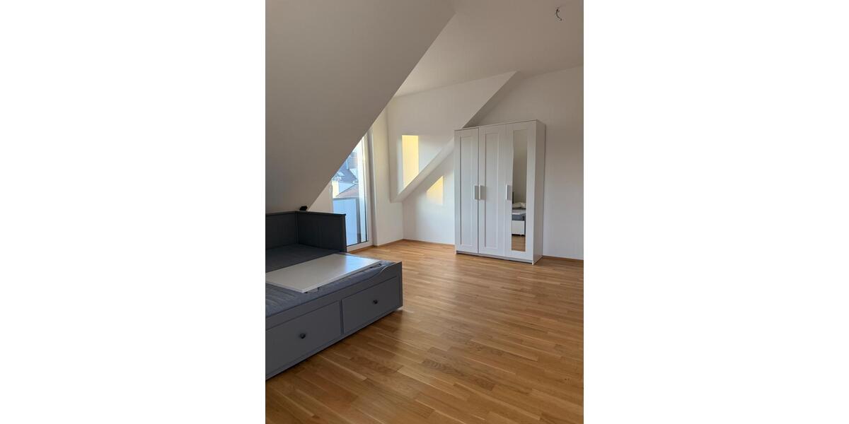 Dachgeschoßwohnung Straubing - 2 Zimmer, 92 m&sup2;, 1.100&euro; | Angebot:24748856