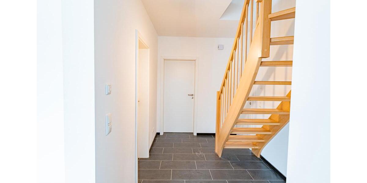 Dachgeschoßwohnung Hemmoor - 3 Zimmer, 96 m&sup2;, 995&euro; | Angebot:26585142
