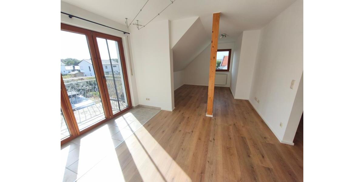 3 Zi. Wohnung im DG (1.OG) mit Balkon und Carport - Etagenwohnung Pommersfelden | Angebot:27230171