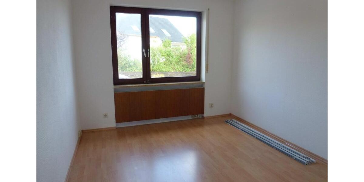 Erdgeschoßwohnung Röttenbach - 3 Zimmer, 144 m&sup2;, 1.050&euro; | Angebot:26129638