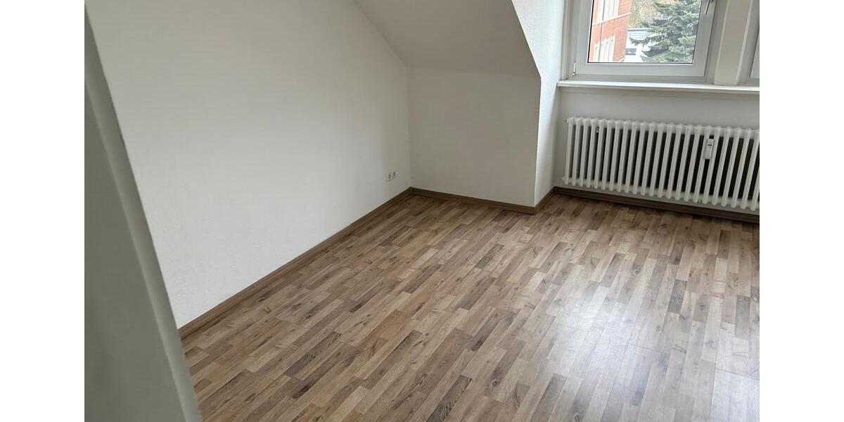 Dachgeschoßwohnung Braunschweig Lehndorf-Watenbüttel - 3 Zimmer, 82 m&sup2;, 690&euro; | Angebot:25894563