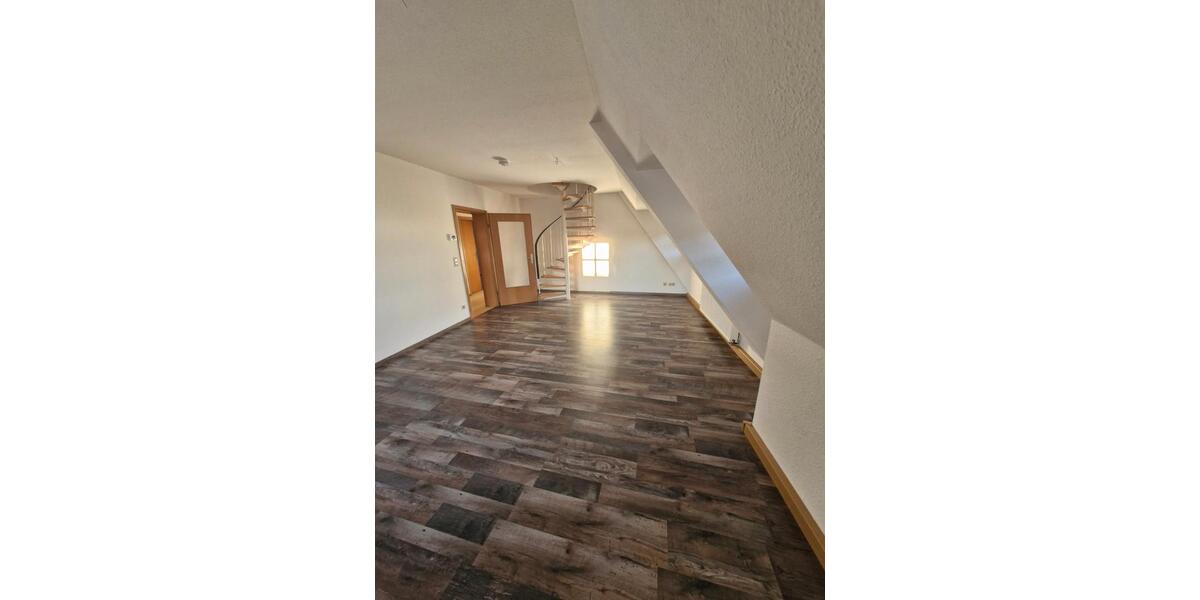 Dachgeschoßwohnung Oederan - 4 Zimmer, 88 m&sup2;, 481&euro; | Angebot:26032021