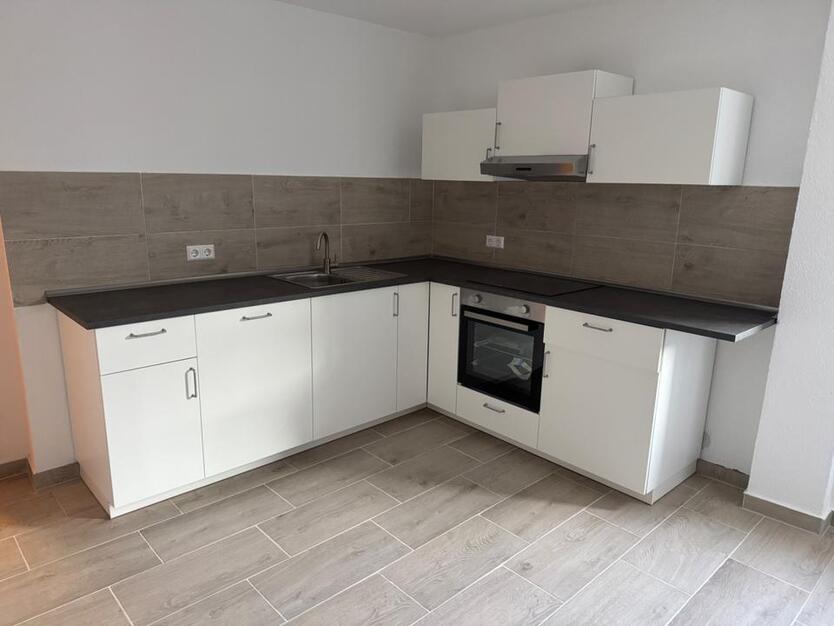 Neu Renovierte 3 Zimmer Wohnung mit Einbauküche in GeislingenStg