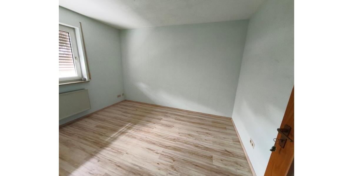 Ortsrandlage -3 Zi. Wohnung im EG mit Garage, Keller und Garten (auf Wunsch) - Etagenwohnung Adelsdorf OT | Angebot:27370413