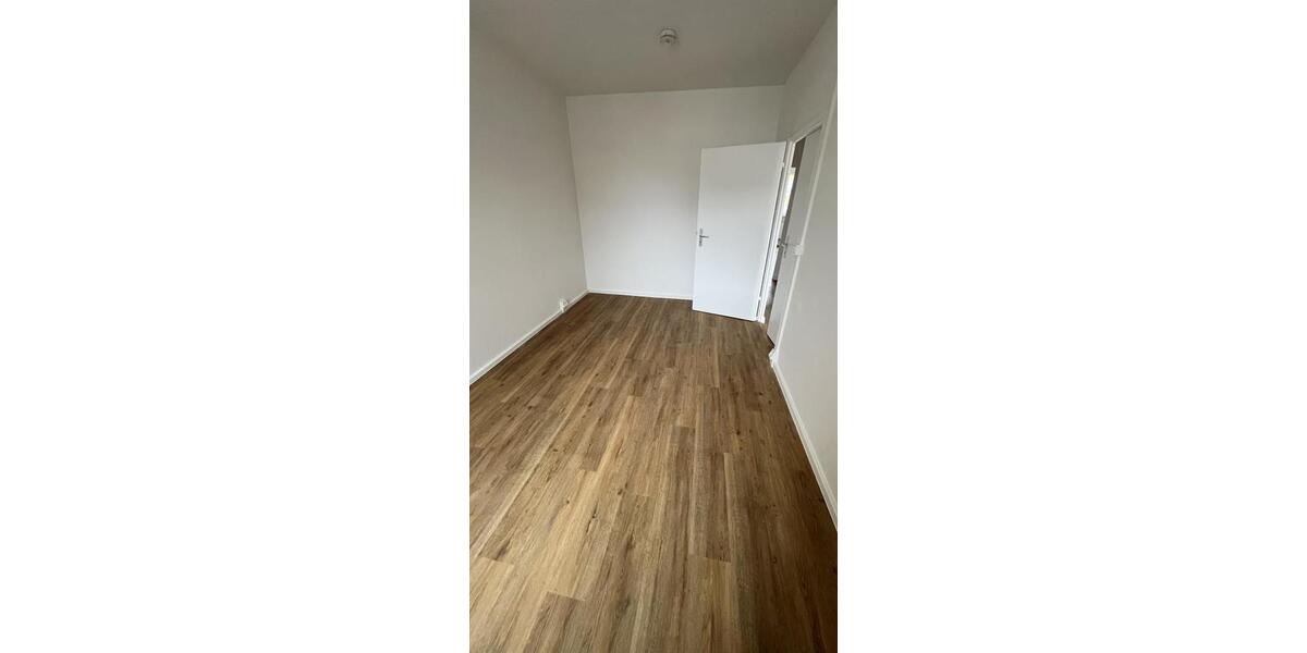 Etagenwohnung Grimma - 3 Zimmer, 62 m&sup2;, 400&euro; | Angebot:25110344
