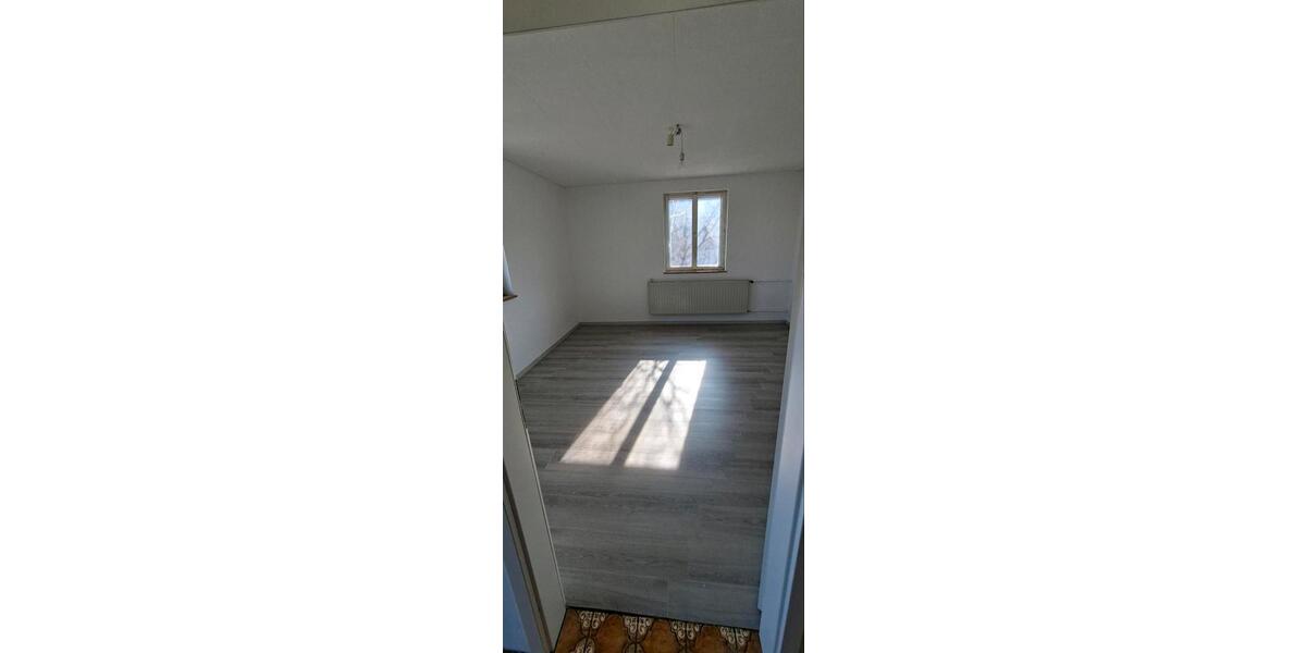 Bauernhaus, Landhaus Bad Windsheim - 7 Zimmer, 140 m&sup2;, 1.000&euro; | Angebot:25907288