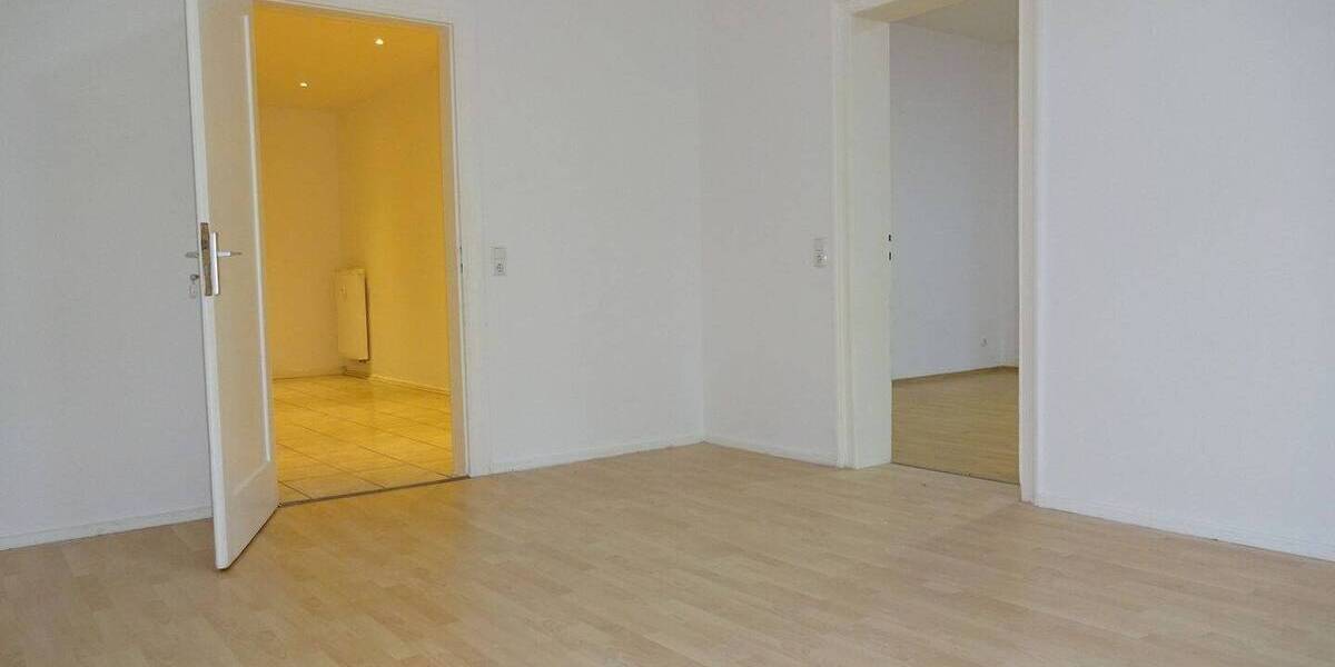 CHARMANTE, MODERNISIERTE ALTBAUWOHNUNG NÄHE POMPEJANUMSGARTEN 3 zimmer