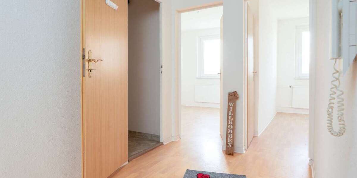 Etagenwohnung Schönebeck - 4 Zimmer, 65 m&sup2;, 325&euro; | Angebot:25249933