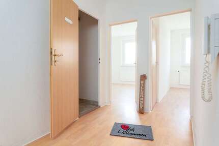 Wohnung Schönebeck - 4 Zimmer, 65 m&sup2;, 325&euro; | Angebot:25249933
