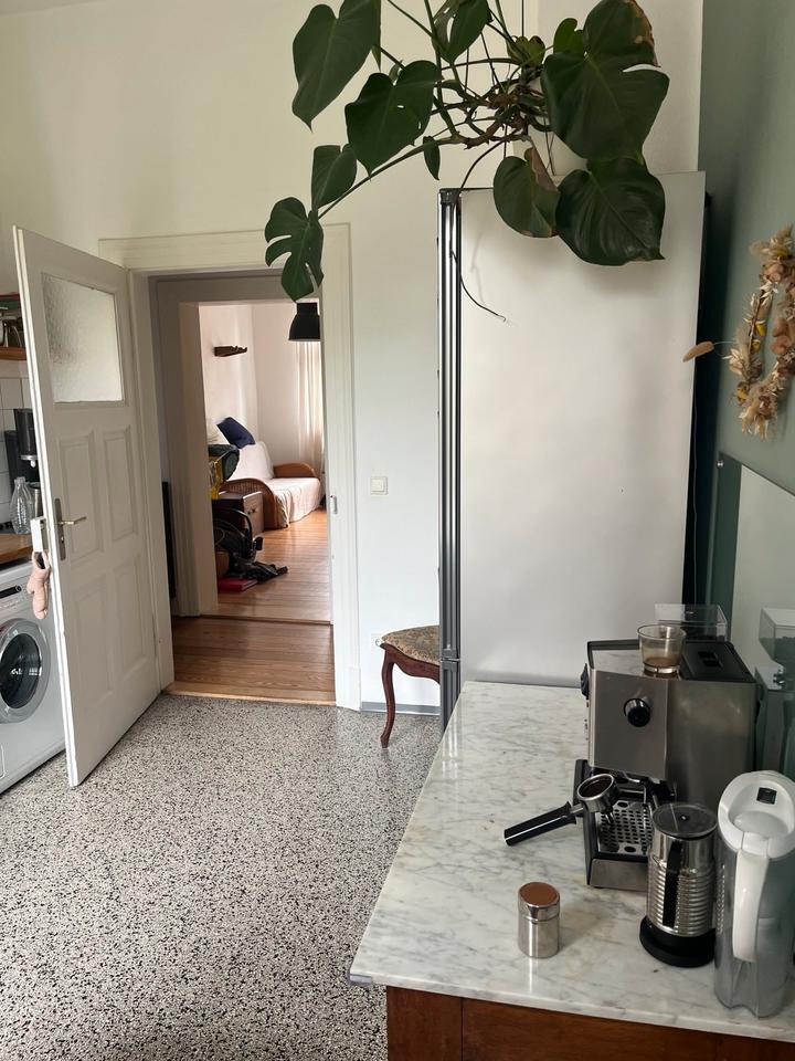 Untermiete AltbauWohnung mit 3 Zimmern & Balkons