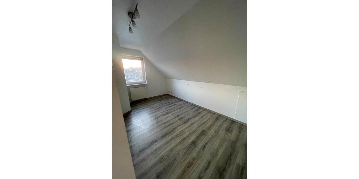 Dachgeschoßwohnung Haiger - 2 Zimmer, 100 m&sup2;, 1.250&euro; | Angebot:25233669