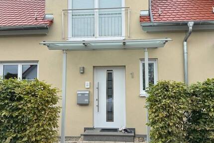 Seien Sie die Ersten !! Großzügiges Einfamilienhaus mit Garage Stpl. in Iphofen. Ruhige und sonnige Bestlage. 4 zimmer