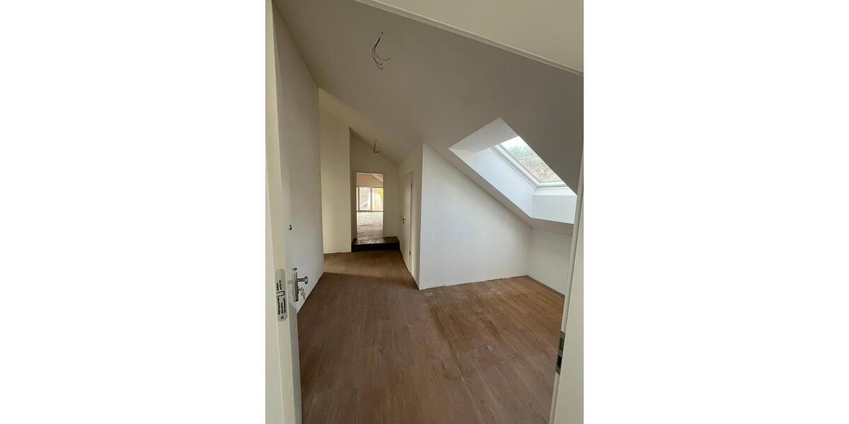 Dachgeschoßwohnung Engelskirchen - 3.5 Zimmer, 132 m&sup2;, 1.640&euro; | Angebot:24437010