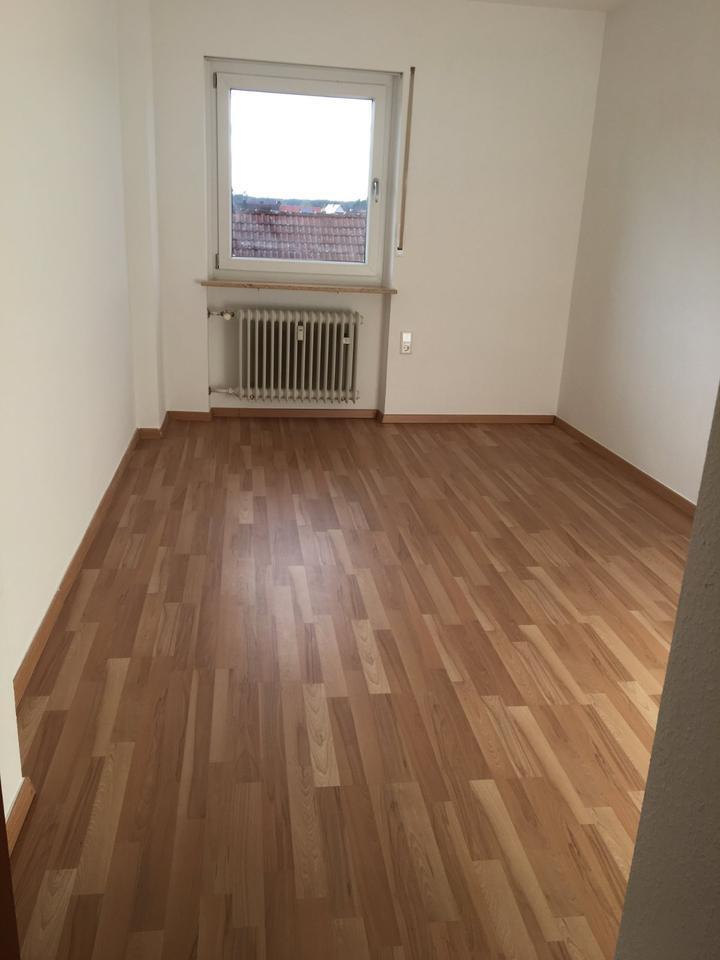 Helle 3-Zi-Wohnung mit Loggia in zentraler Lage von Wendelstein zimmer