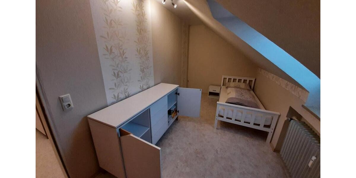 Dachgeschoßwohnung Tirschenreuth - 3 Zimmer, 73 m&sup2;, 452&euro; | Angebot:26183656