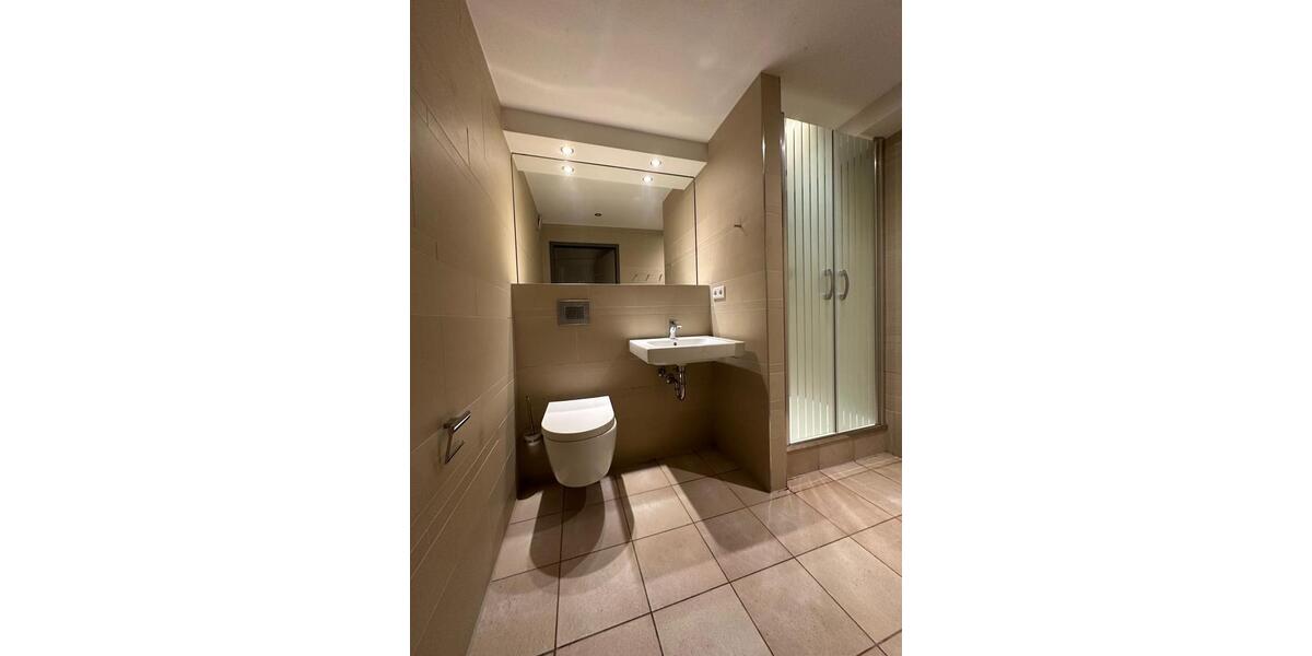 Etagenwohnung Hasselroth - 7 Zimmer, 200 m&sup2;, 2.500&euro; | Angebot:26557395