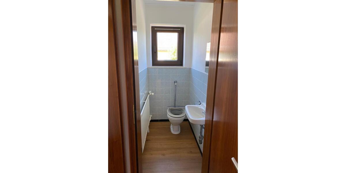 Zentral gelegene 5-Zimmer-Wohnung mit Balkon in Meitingen zimmer