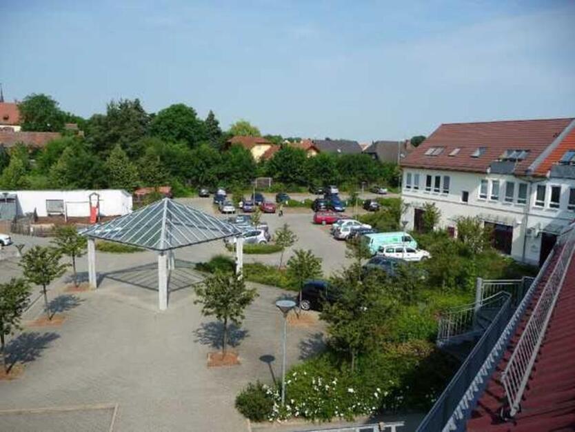 Uffenheim: Helle 2-Zimmer-DG-Wohnung mit Dachbalkon
