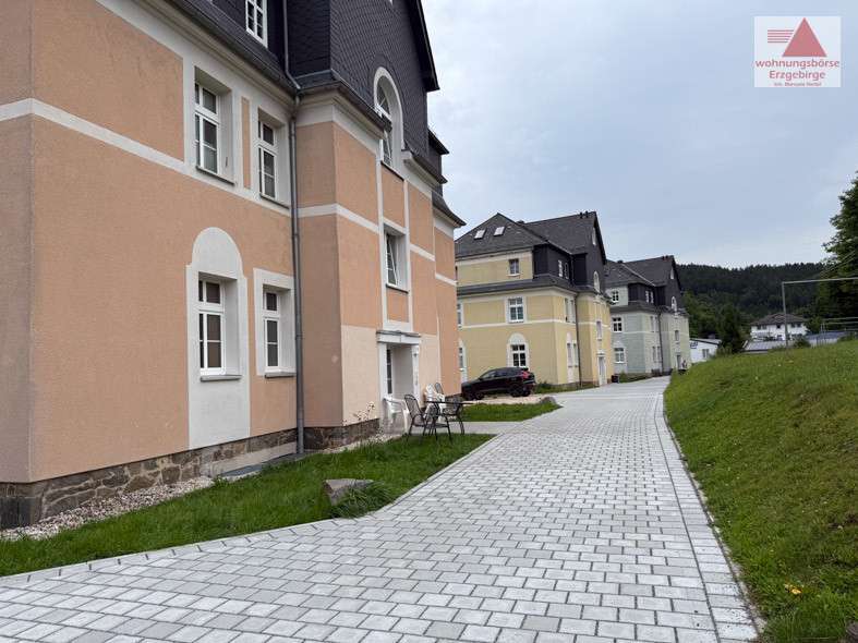 Wohnung zum Mieten in Gornsdorf 350 € 61.24 m²