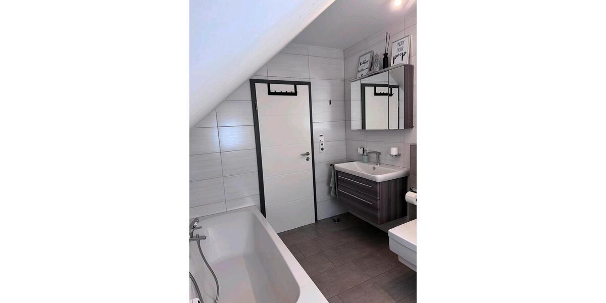 Dachgeschoßwohnung Rühen - 3 Zimmer, 71 m&sup2;, 956&euro; | Angebot:24827576