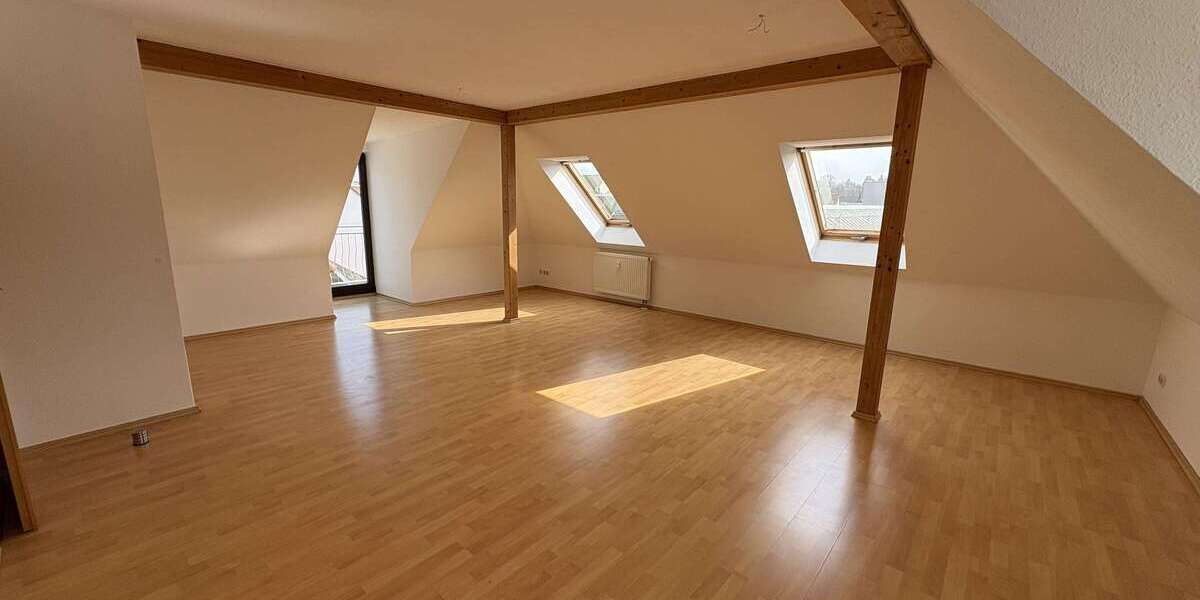 Etagenwohnung Zwickau Innenstadt - 3 Zimmer, 88 m&sup2;, 530&euro; | Angebot:26315941