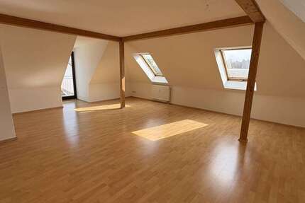 Wohnung Zwickau Innenstadt - 3 Zimmer, 88 m&sup2;, 530&euro; | Angebot:26315941