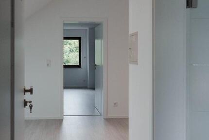 Zentrale 2-Zimmer-Wohnung mit Balkon und möglichem Arbeitsbereich