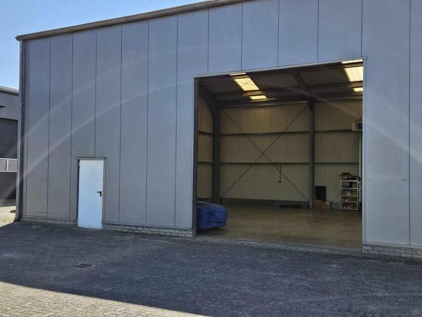Gewerbehalle ca. 270 m2 in Niederkrüchten-Dam, zu vermieten.