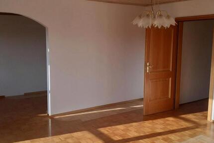 Helle 110 qm DG-Wohnung in 92660 Neustadt WN 4 zimmer