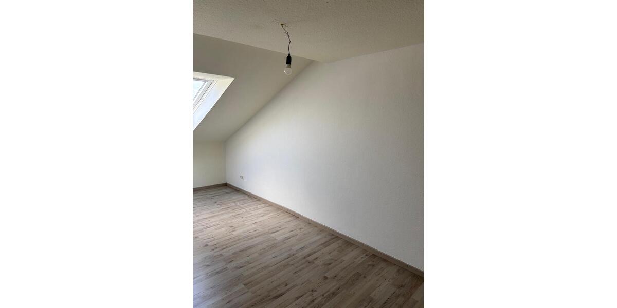 Dachgeschoßwohnung Ortenberg - 3 Zimmer, 97 m&sup2;, 880&euro; | Angebot:26420253