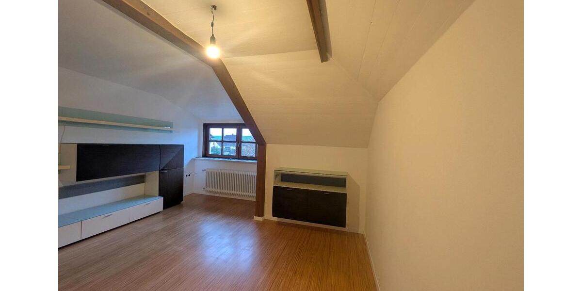 Dachgeschoßwohnung Geisenhausen - 2 Zimmer, 67 m&sup2;, 700&euro; | Angebot:26041342